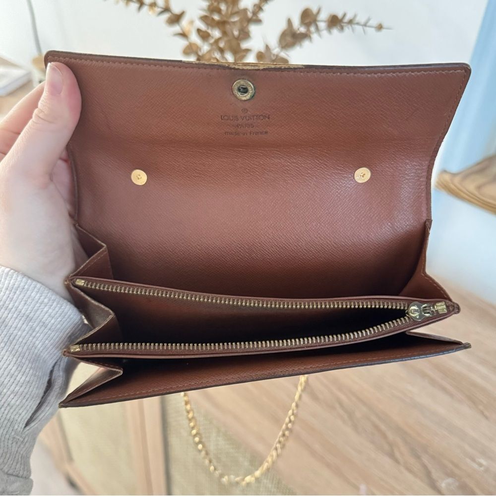 ✅AUTHENTIC✅LOUIS VUITTON WALLET ON A CHAIN - Picture 9 of 15